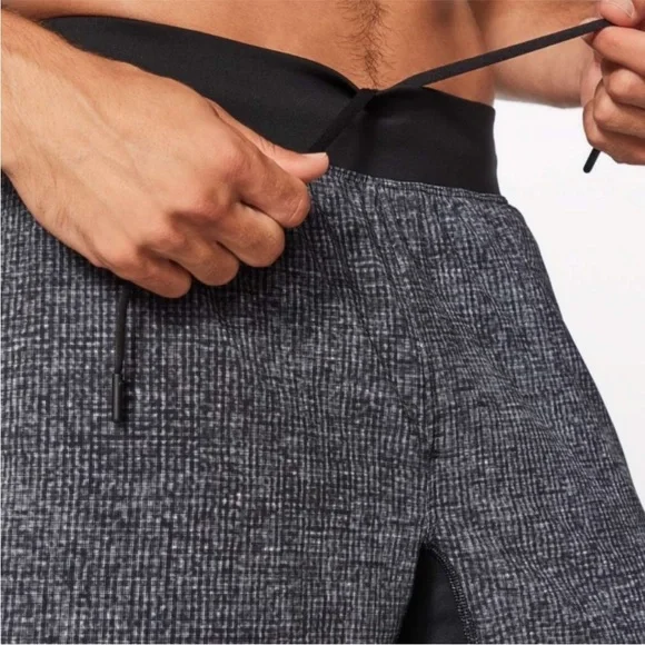 Lululemon T.H.E. Short Linerless 11" Size Small - Picture 3 of 10